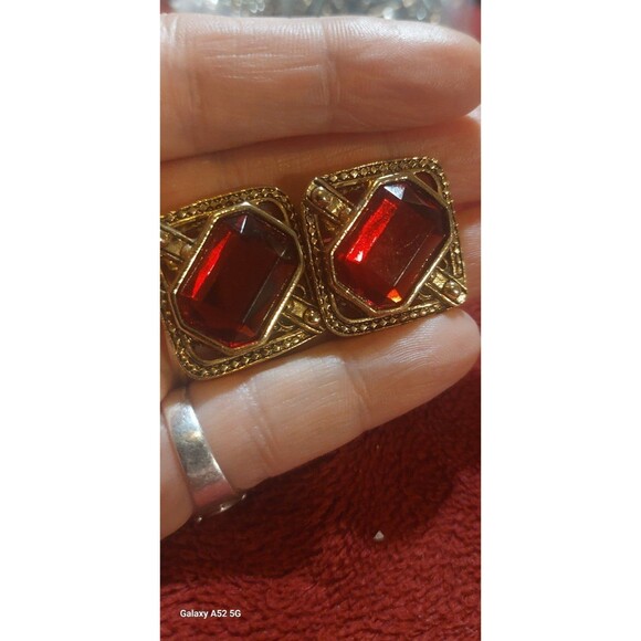 Vintage goldtone with red rhinestone earrings - Picture 5 of 10